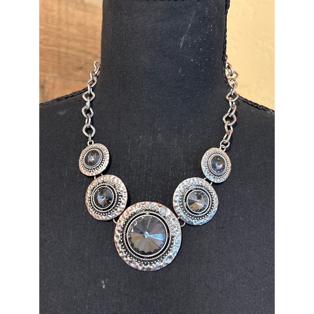 Paparazzi Global‎ Glamour Silver Necklace Smoky Grey Gems Hammered Bib Statement